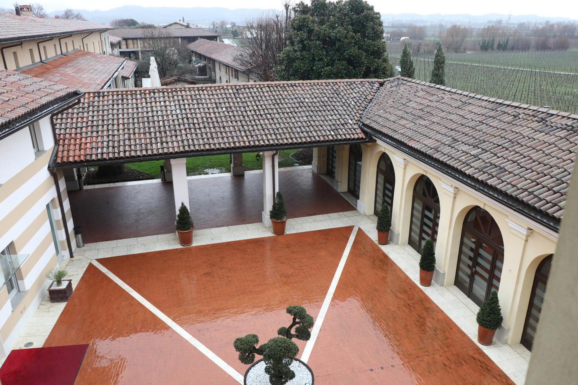 Вилла Borgo Santa Giulia Корте Франка Экстерьер фото
